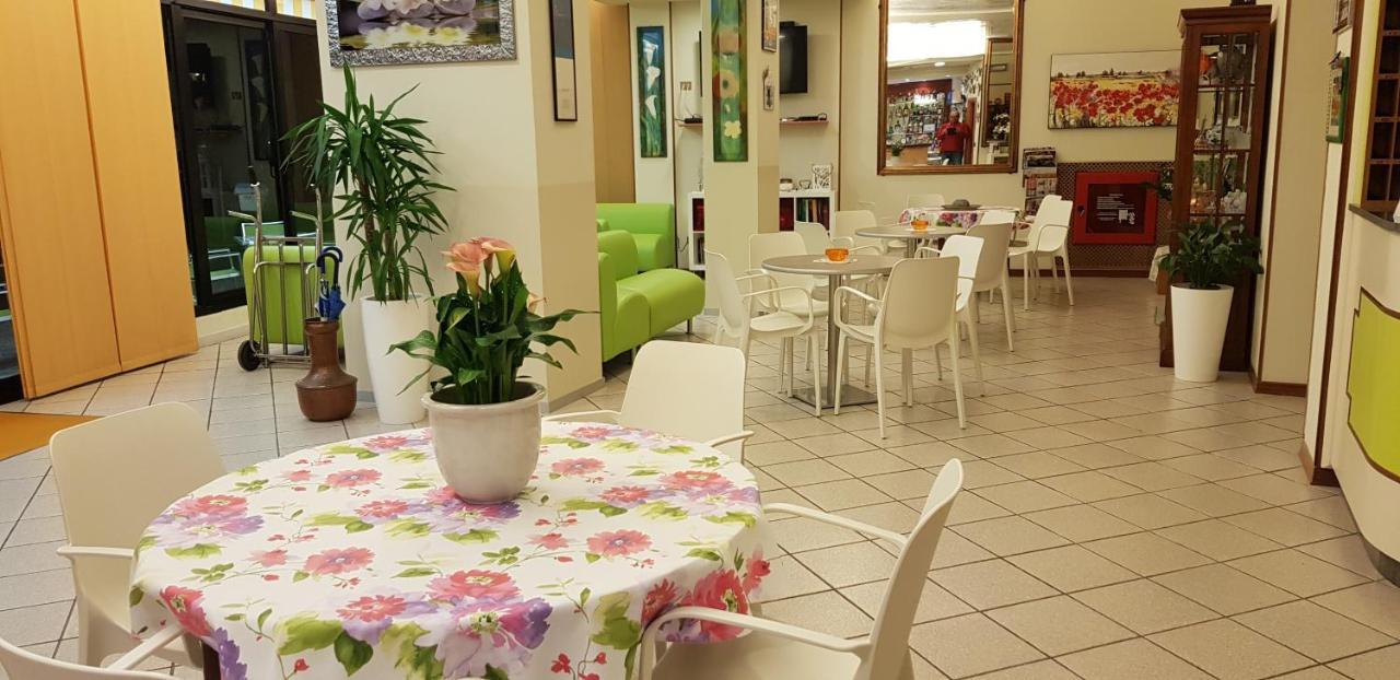 Hotel La Falena Cervia Eksteriør billede