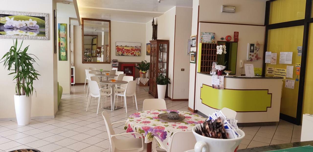 Hotel La Falena Cervia Eksteriør billede